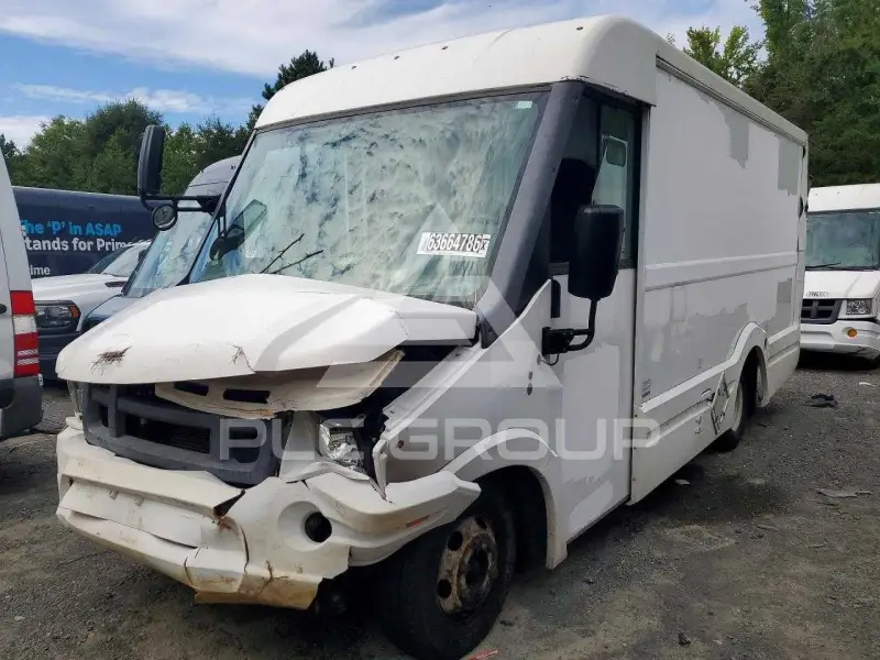 2018 Isuzu NPR photo