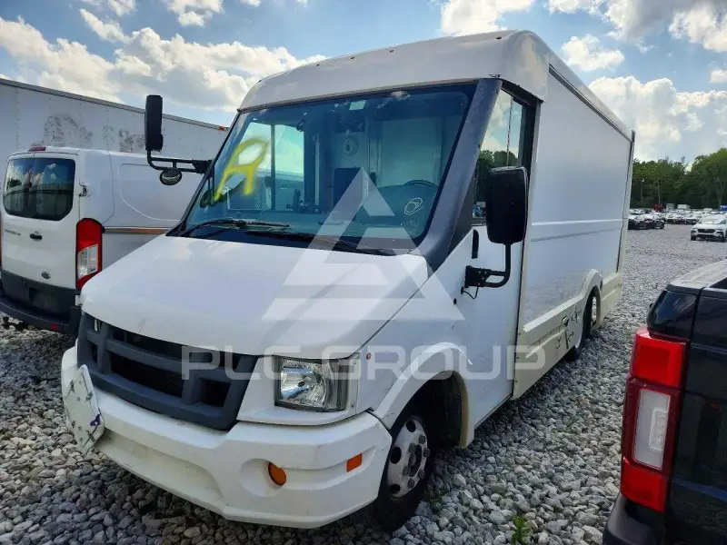 2018 Isuzu NPR фото