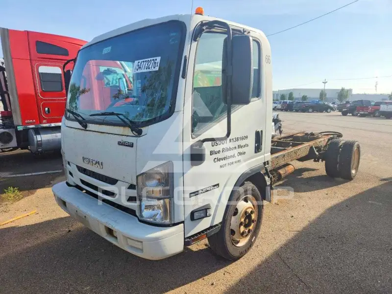 2018 Isuzu NPR photo