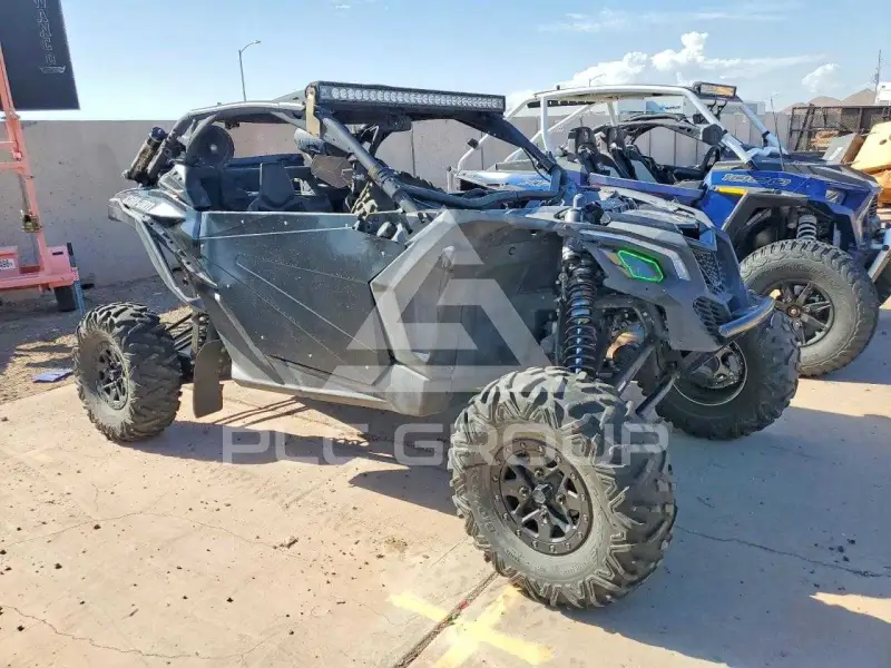 2018 Can-AM Sidebyside фото