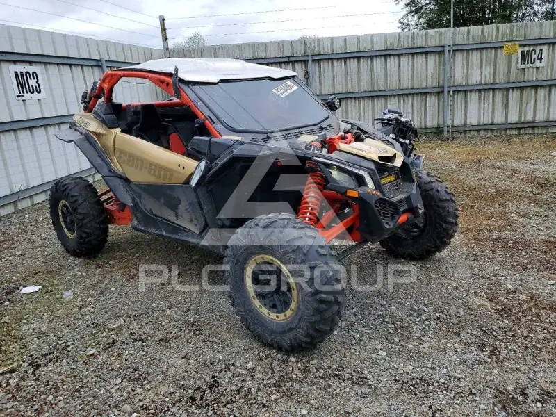 2018 Can-AM Sidebyside фото