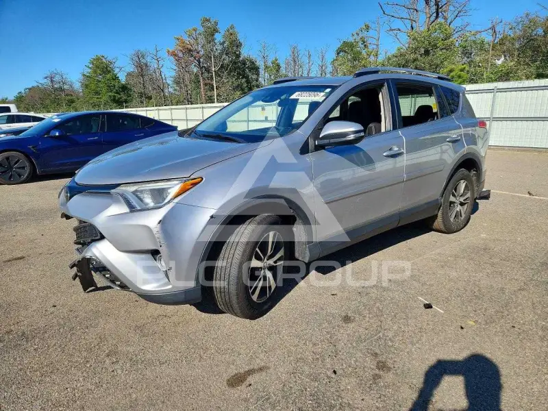 2018 Toyota RAV4 photo