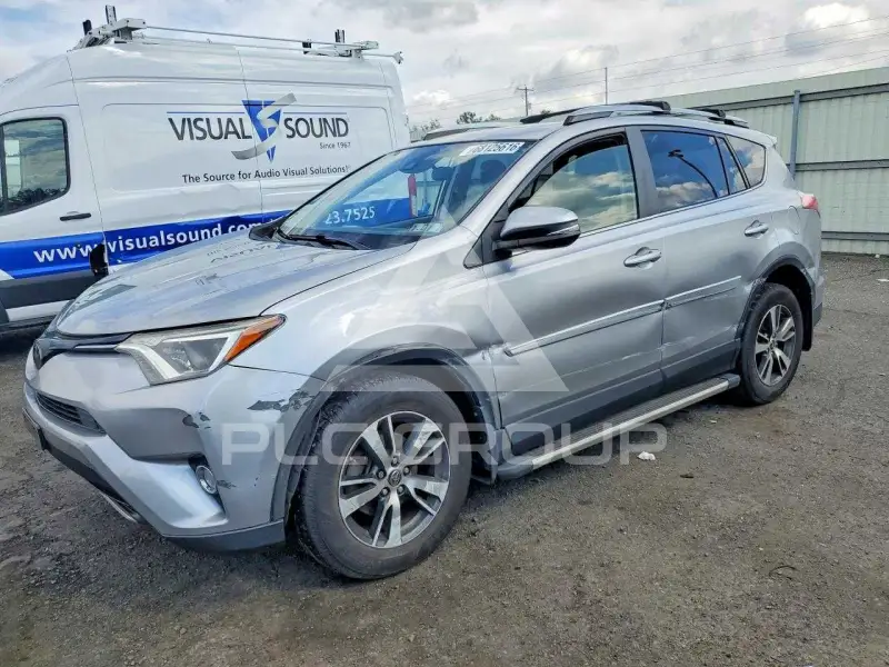 2018 Toyota RAV4 фото