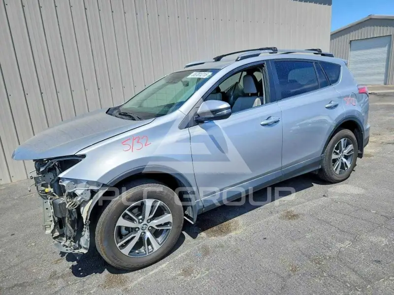 2018 Toyota RAV4 photo