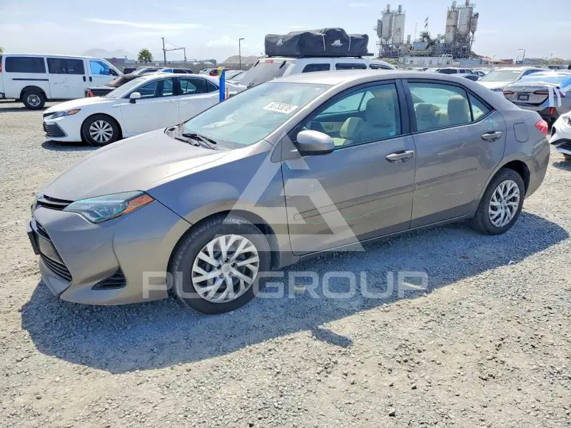 2018 Toyota COROLLA фото