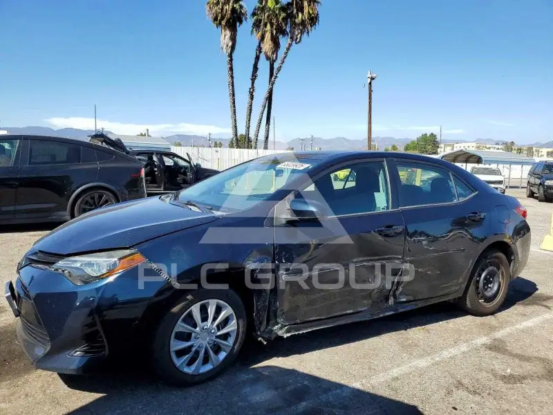 2018 Toyota COROLLA фото