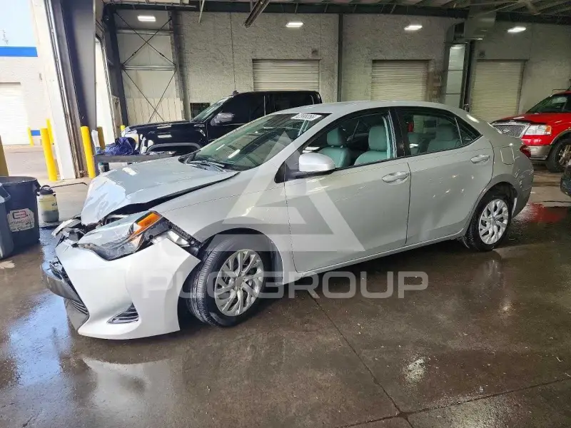 2018 Toyota COROLLA фото
