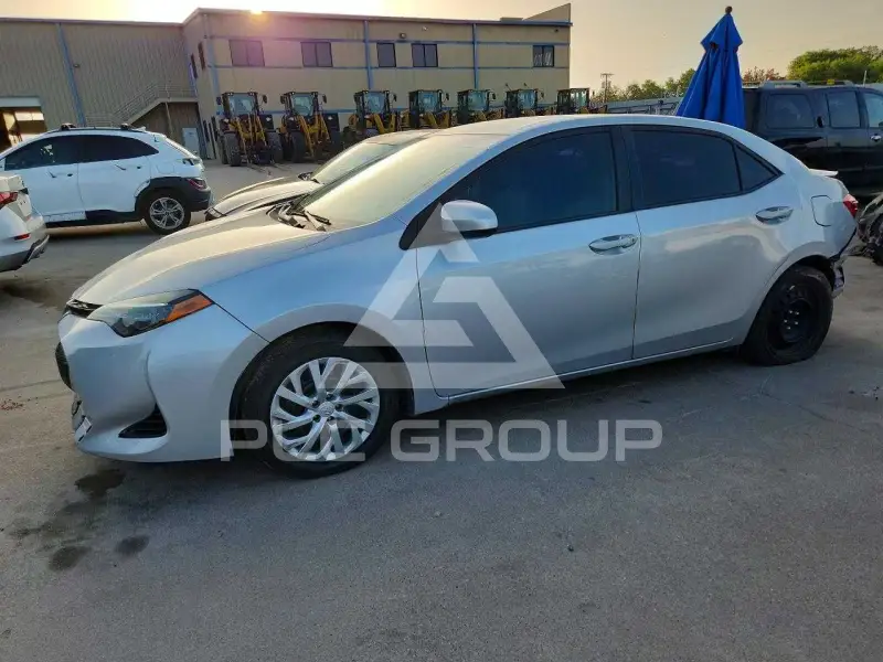 2018 Toyota COROLLA фото