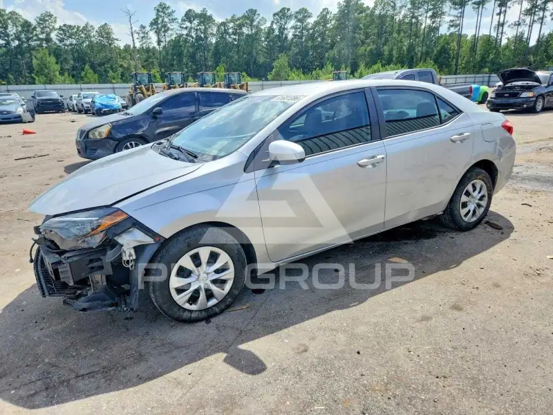 2018 Toyota COROLLA фото