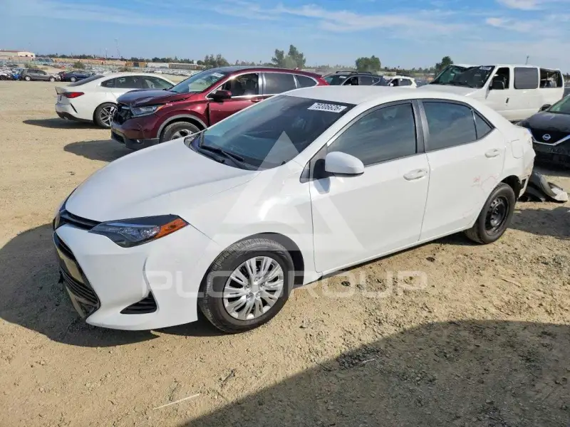 2018 Toyota COROLLA фото