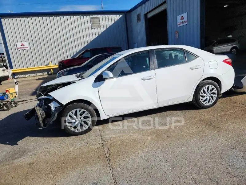 2018 Toyota COROLLA фото