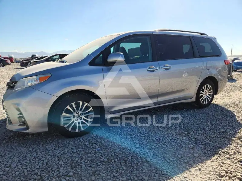 2018 Toyota SIENNA фото