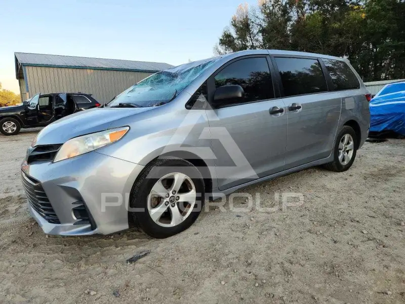 2018 Toyota SIENNA photo
