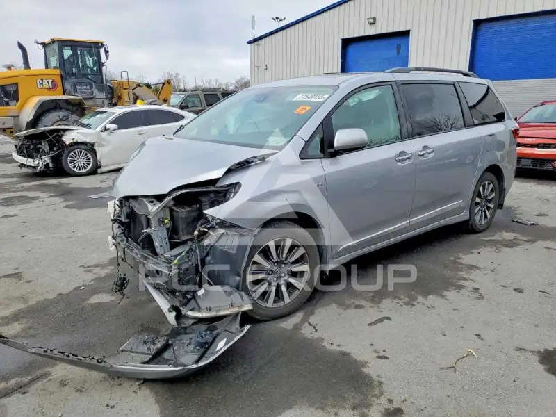 2018 Toyota SIENNA photo