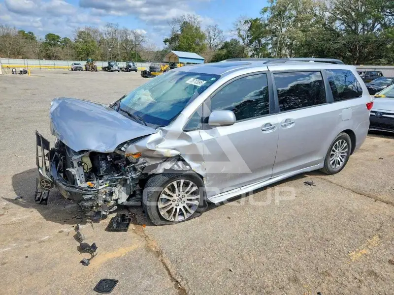 2018 Toyota SIENNA фото