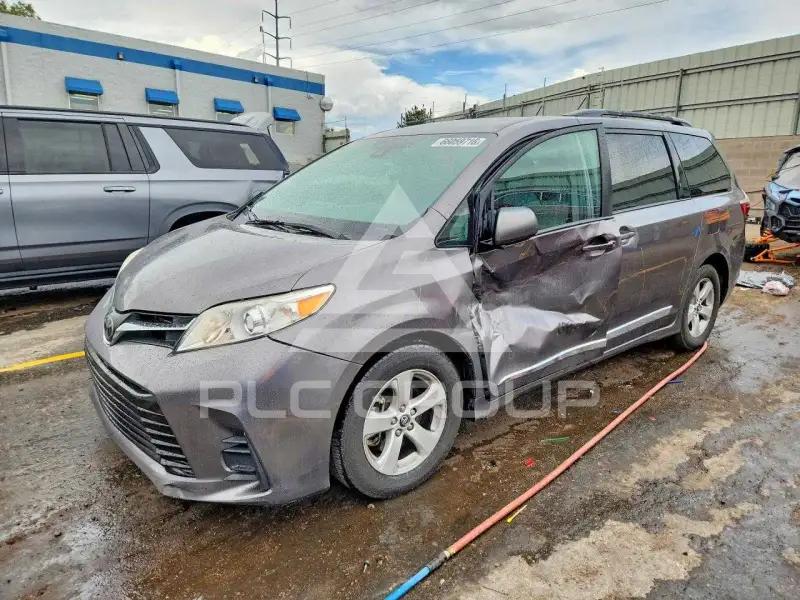 2018 Toyota SIENNA фото