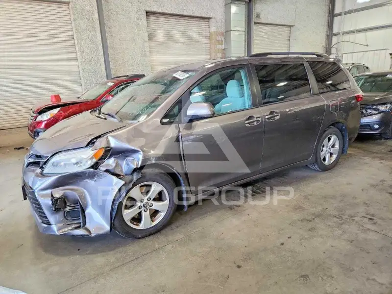 2018 Toyota SIENNA photo
