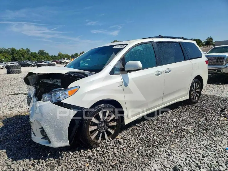 2018 Toyota SIENNA photo