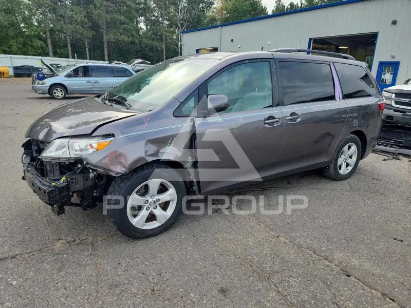 2018 Toyota SIENNA фото