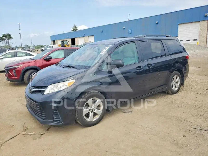 2018 Toyota SIENNA photo