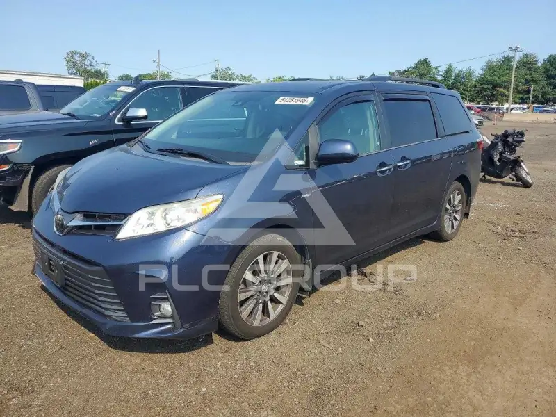 2018 Toyota SIENNA photo