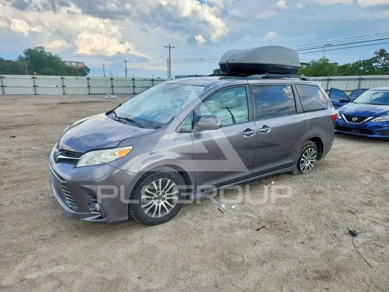 2018 Toyota SIENNA photo