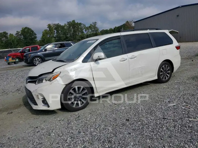 2018 Toyota SIENNA фото