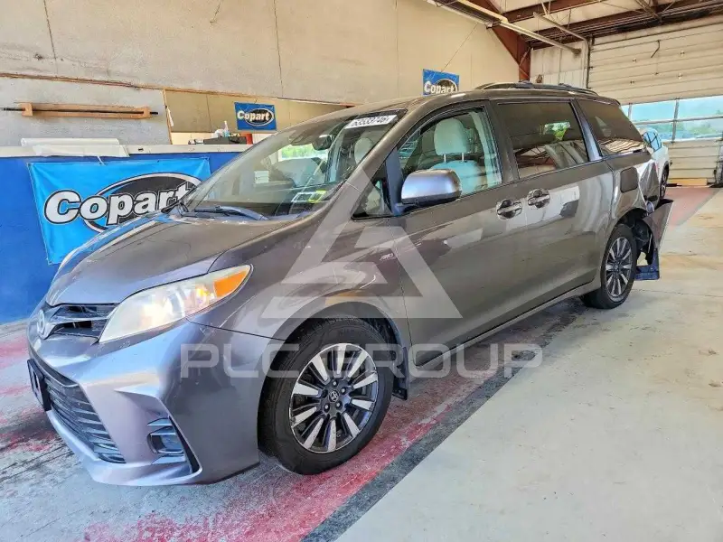 2018 Toyota SIENNA фото