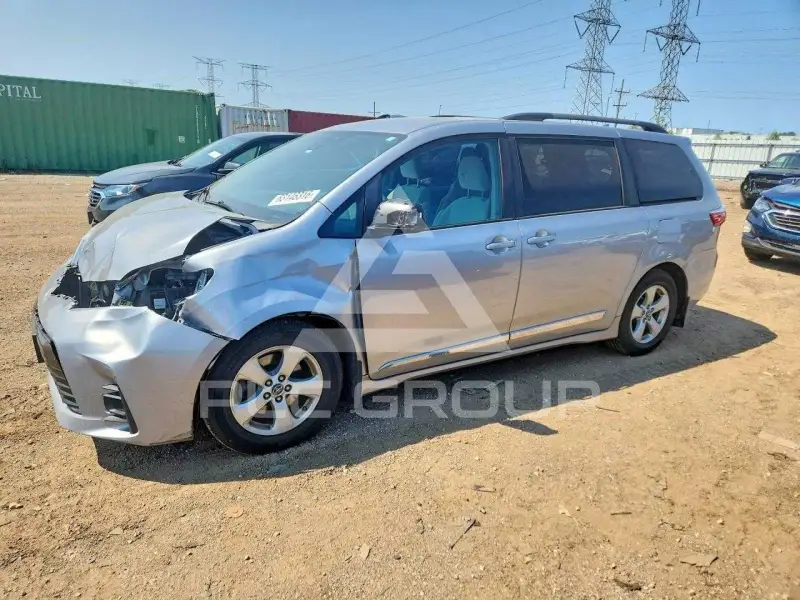 2018 Toyota SIENNA фото