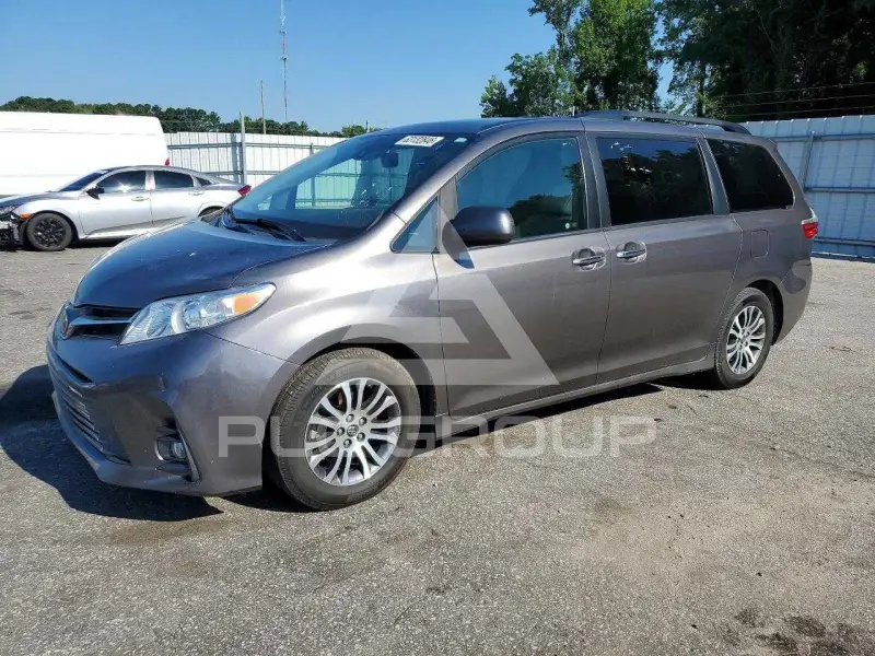 2018 Toyota SIENNA photo