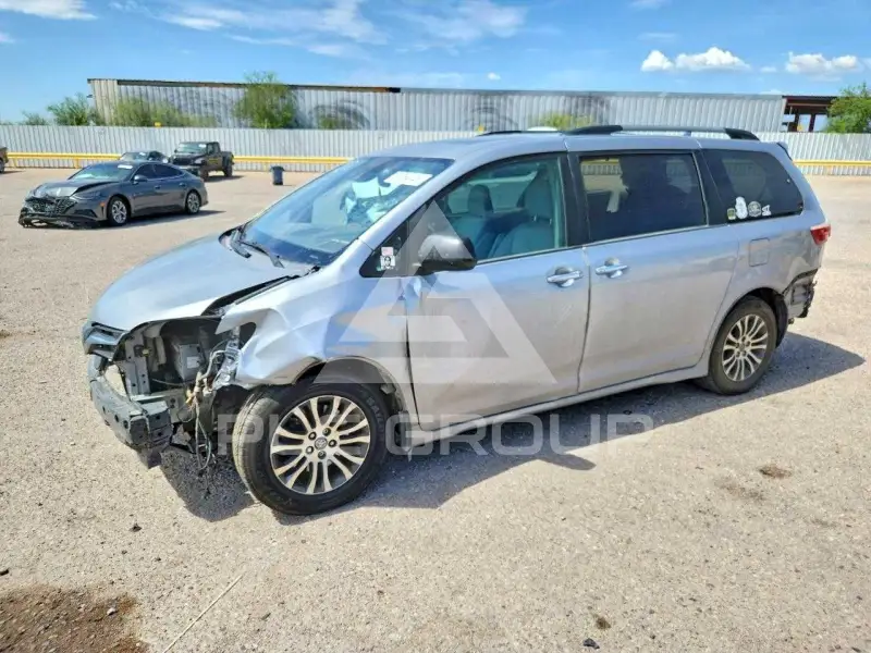 2018 Toyota SIENNA photo