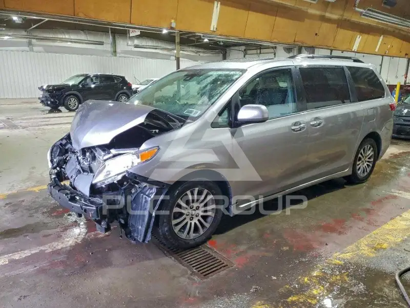 2018 Toyota SIENNA photo