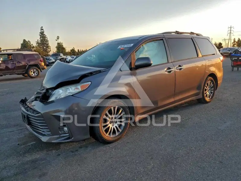 2018 Toyota SIENNA фото