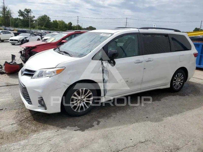 2018 Toyota SIENNA photo