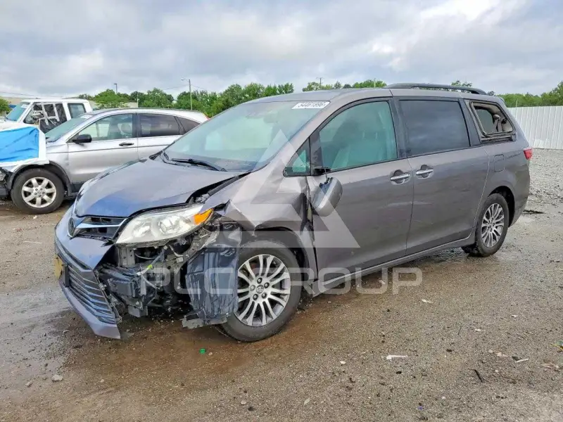 2018 Toyota SIENNA photo