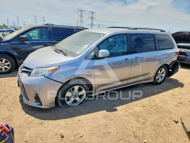 2018 Toyota SIENNA photo
