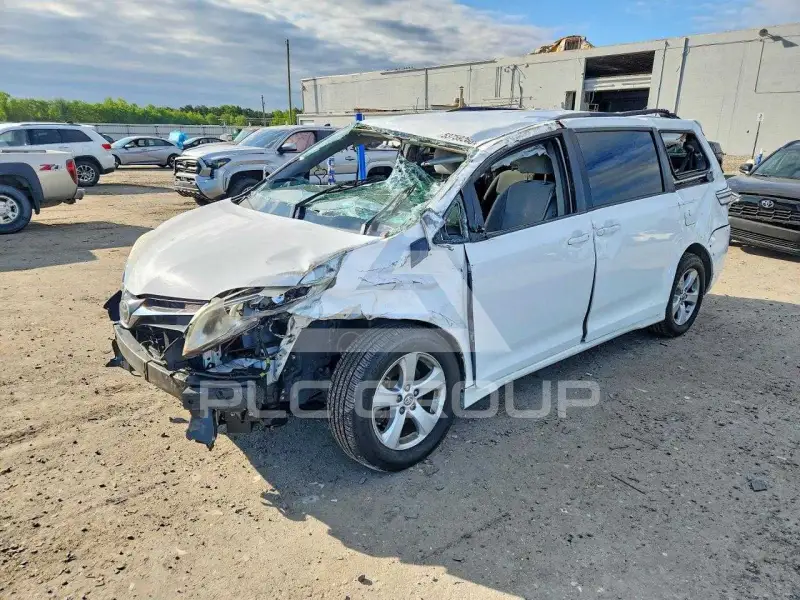 2018 Toyota SIENNA фото