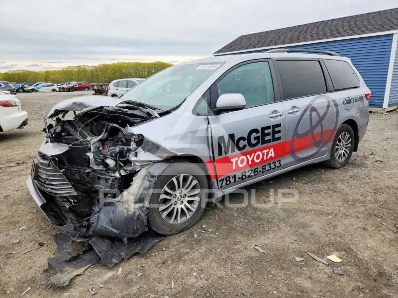 2018 Toyota SIENNA photo