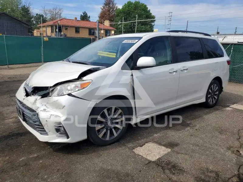 2018 Toyota SIENNA photo
