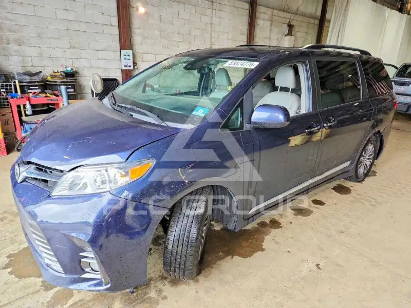 2018 Toyota SIENNA фото