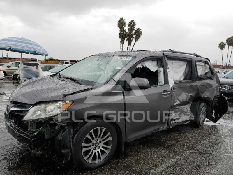 2018 Toyota SIENNA photo