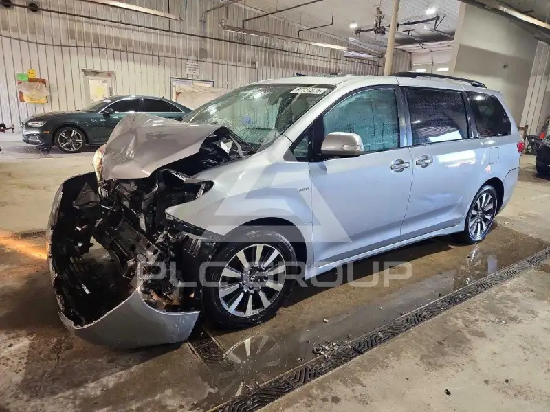 2018 Toyota SIENNA photo