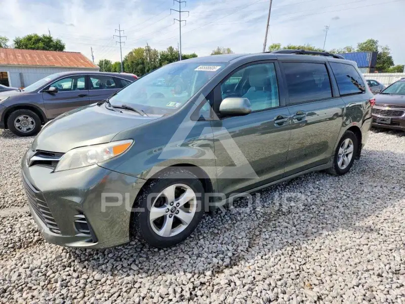 2018 Toyota SIENNA photo