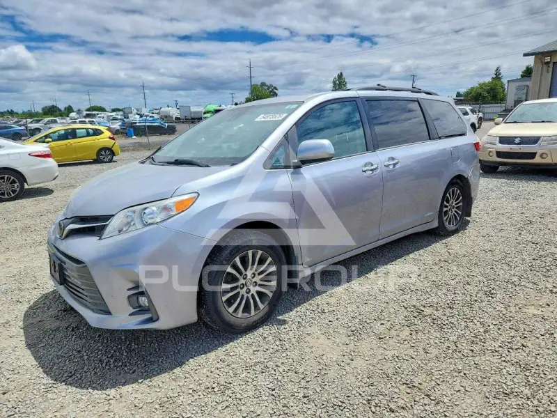 2018 Toyota SIENNA photo