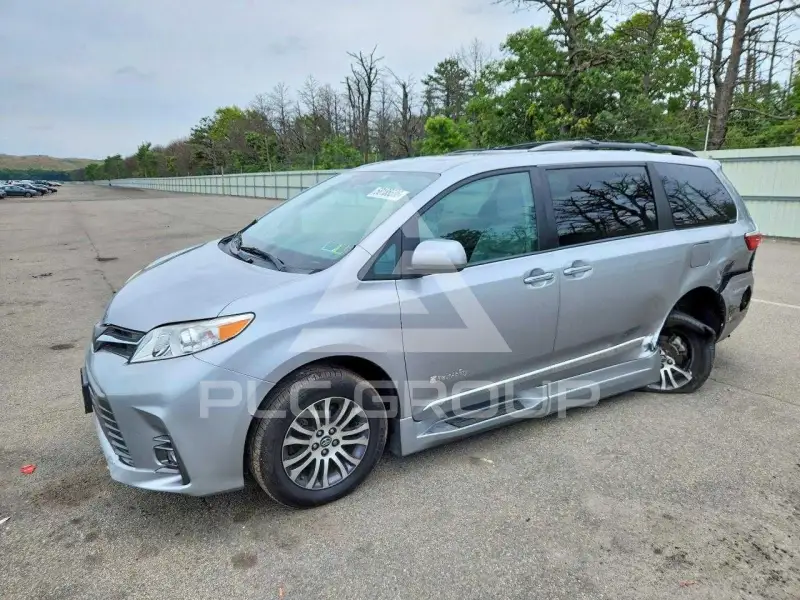 2018 Toyota SIENNA photo