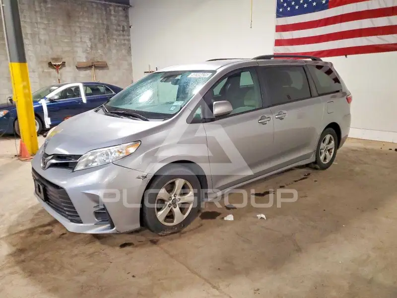 2018 Toyota SIENNA photo