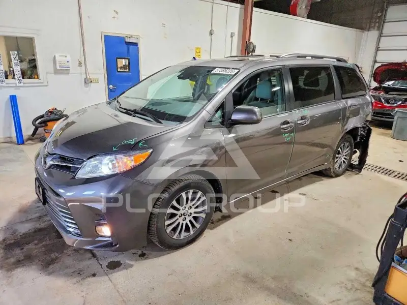 2018 Toyota SIENNA photo