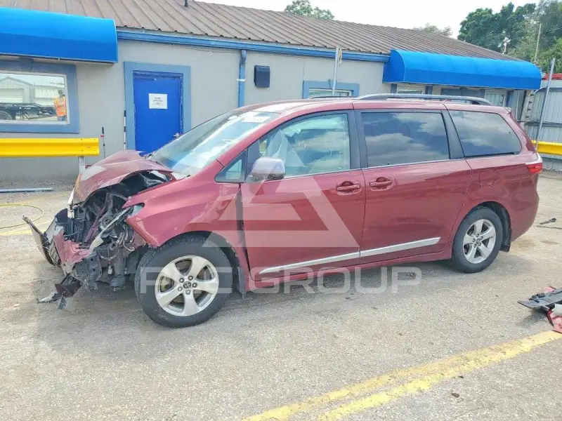 2018 Toyota SIENNA photo
