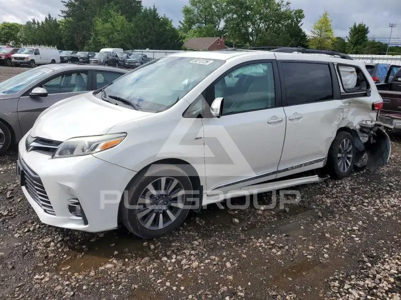 2018 Toyota SIENNA photo