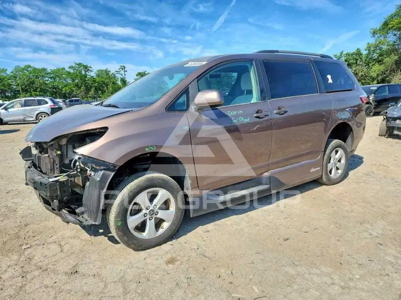 2018 Toyota SIENNA фото